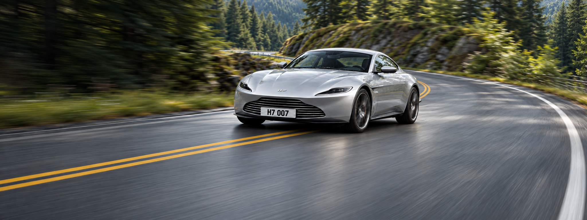 Aston Martin DB10 Silver Birch H7 GOLDEN EYE en Chile, con patente H7 007